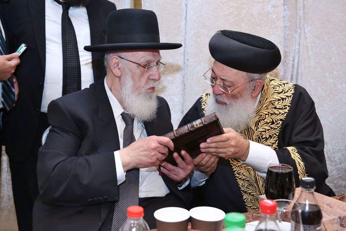 במעמד רבנים: הושק ספרו החדש של נשיא המועצת הגר"ש כהן • צפו