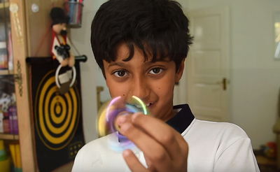 עקף את אלברט איינשטיין: הודי בן 11 - הגאון ביותר בעולם