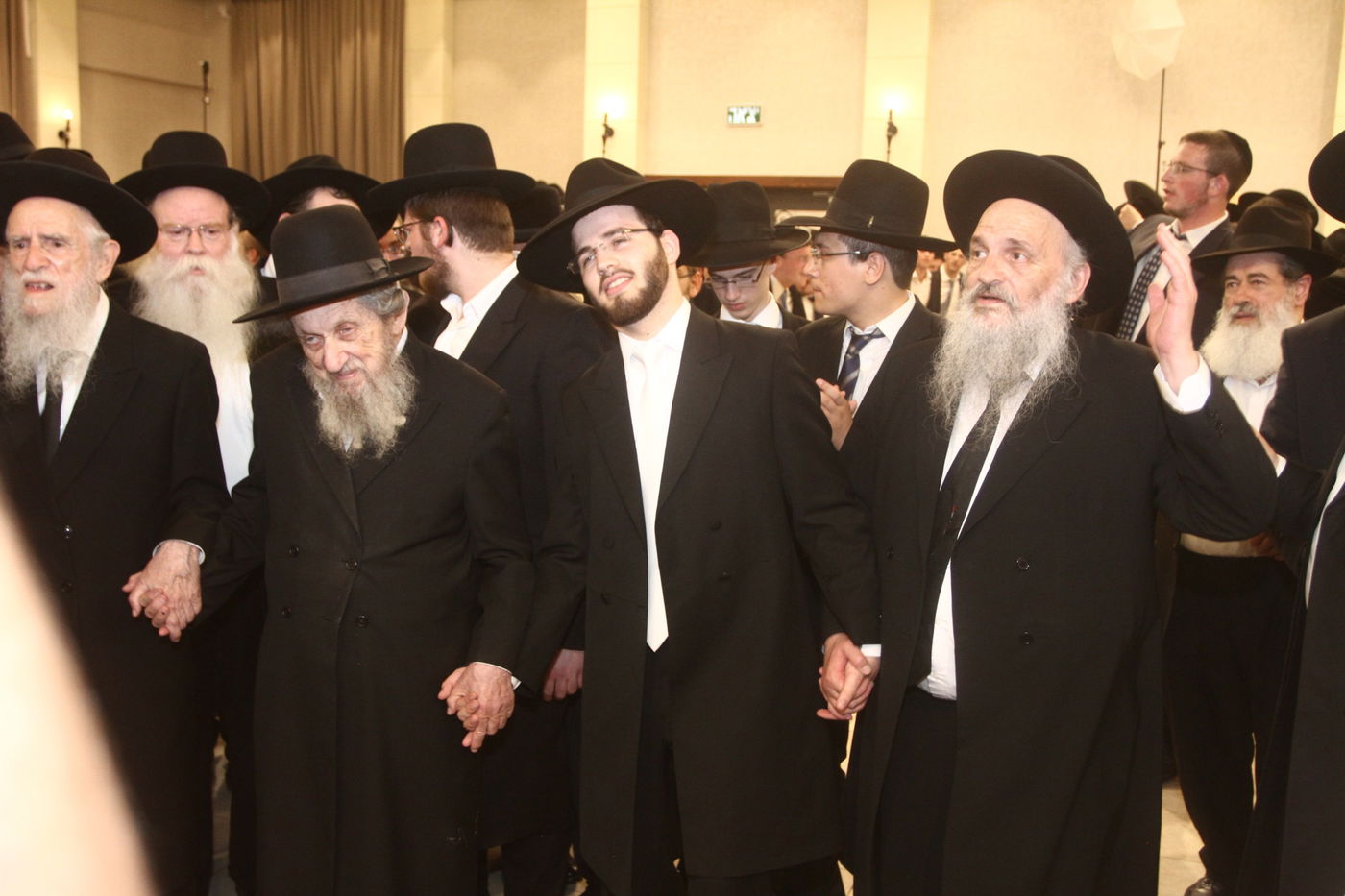 ראש הישיבה הגאון רבי חיים פיינשטיין חיתן את בן זקוניו • צפו בגלריה