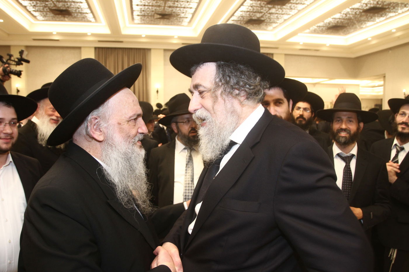 ראש הישיבה הגאון רבי חיים פיינשטיין חיתן את בן זקוניו • צפו בגלריה