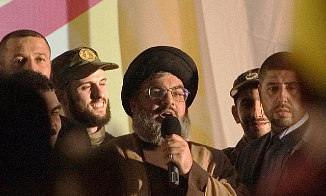 נסראללה עם אנשיו, ארכיון