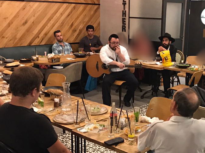 חלק מהקהל בערב המיוחד של יד לאחים