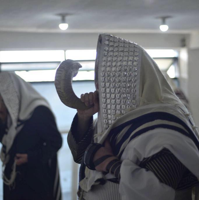 אנשי הכת בתקיעת שופר