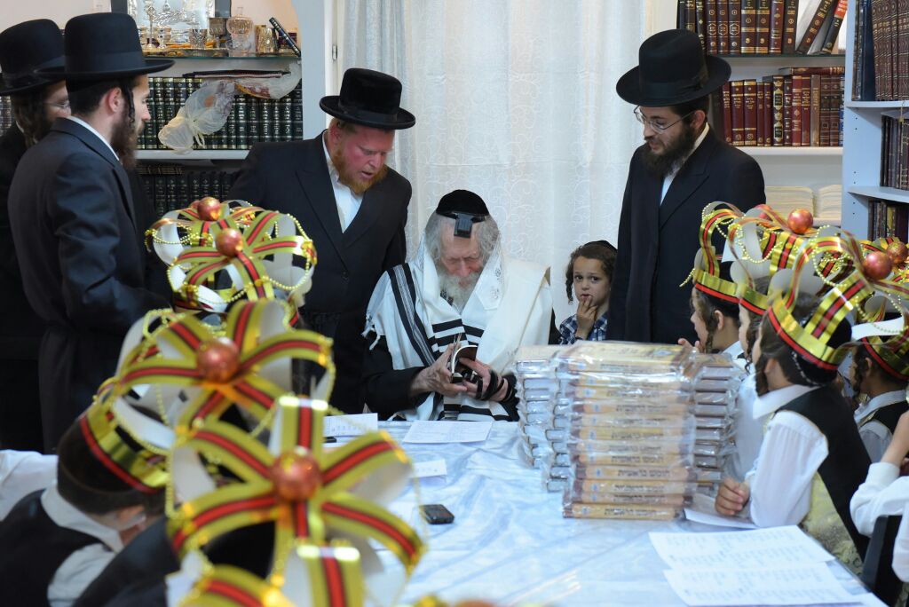 מסיבת חומש של תלמוד תורה "נחמת ציון"