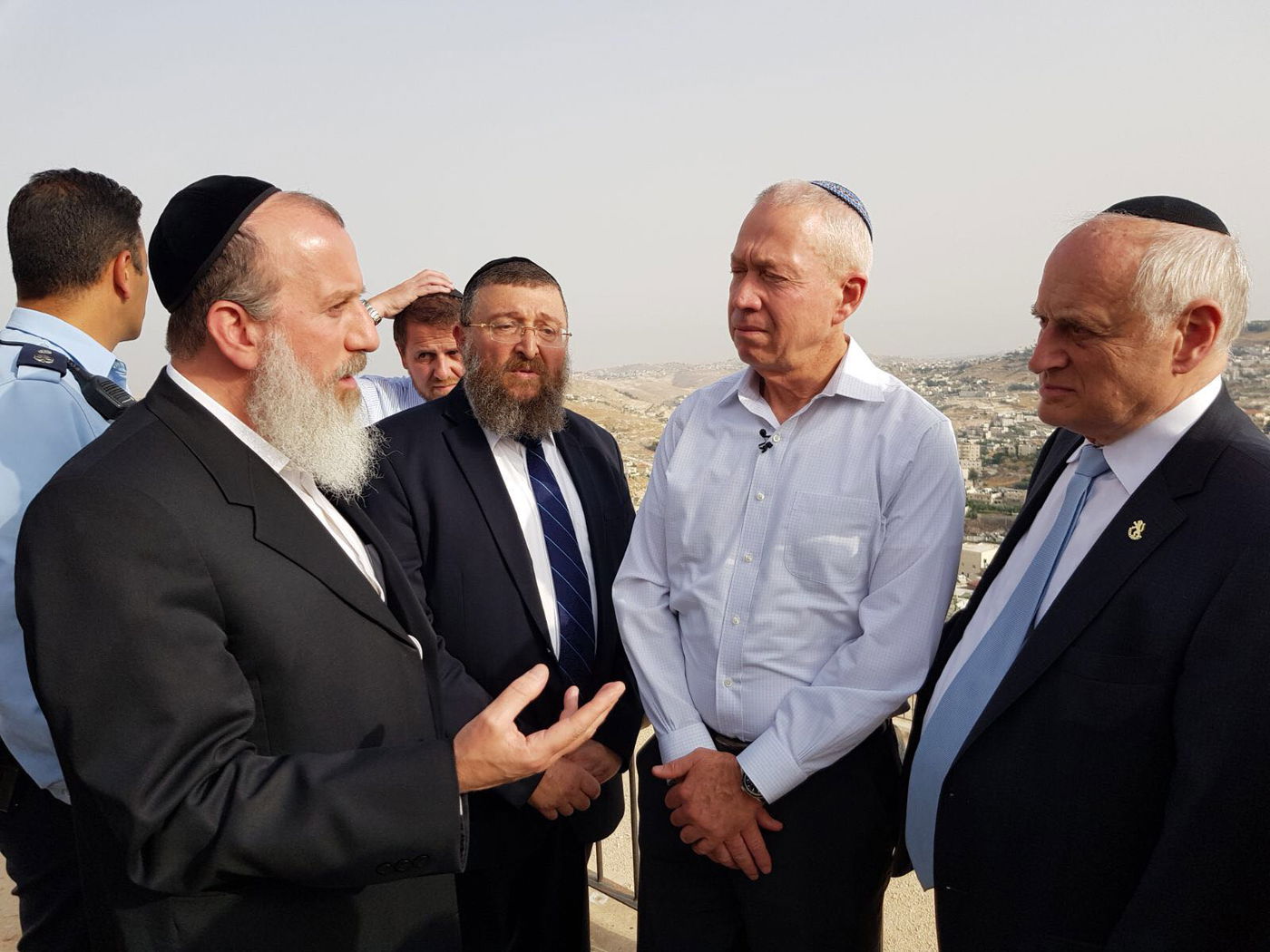 סיור רחב היקף של בכירי הגורמים השלטוניים האמונים על אבטחת ההר