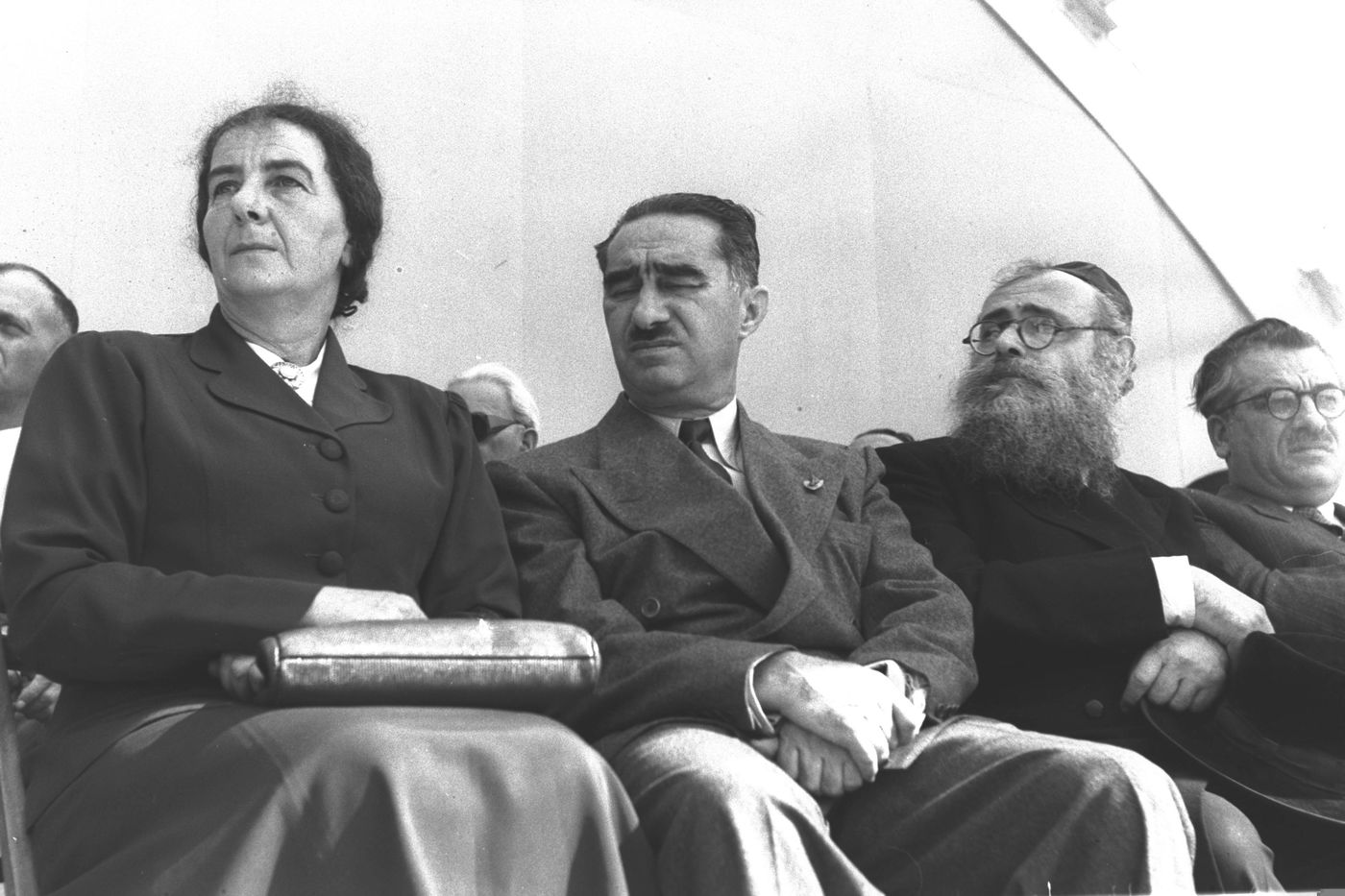 השר יצחק מאיר לוין יו"ר אגודת ישראל, לצד צמרת המדינה