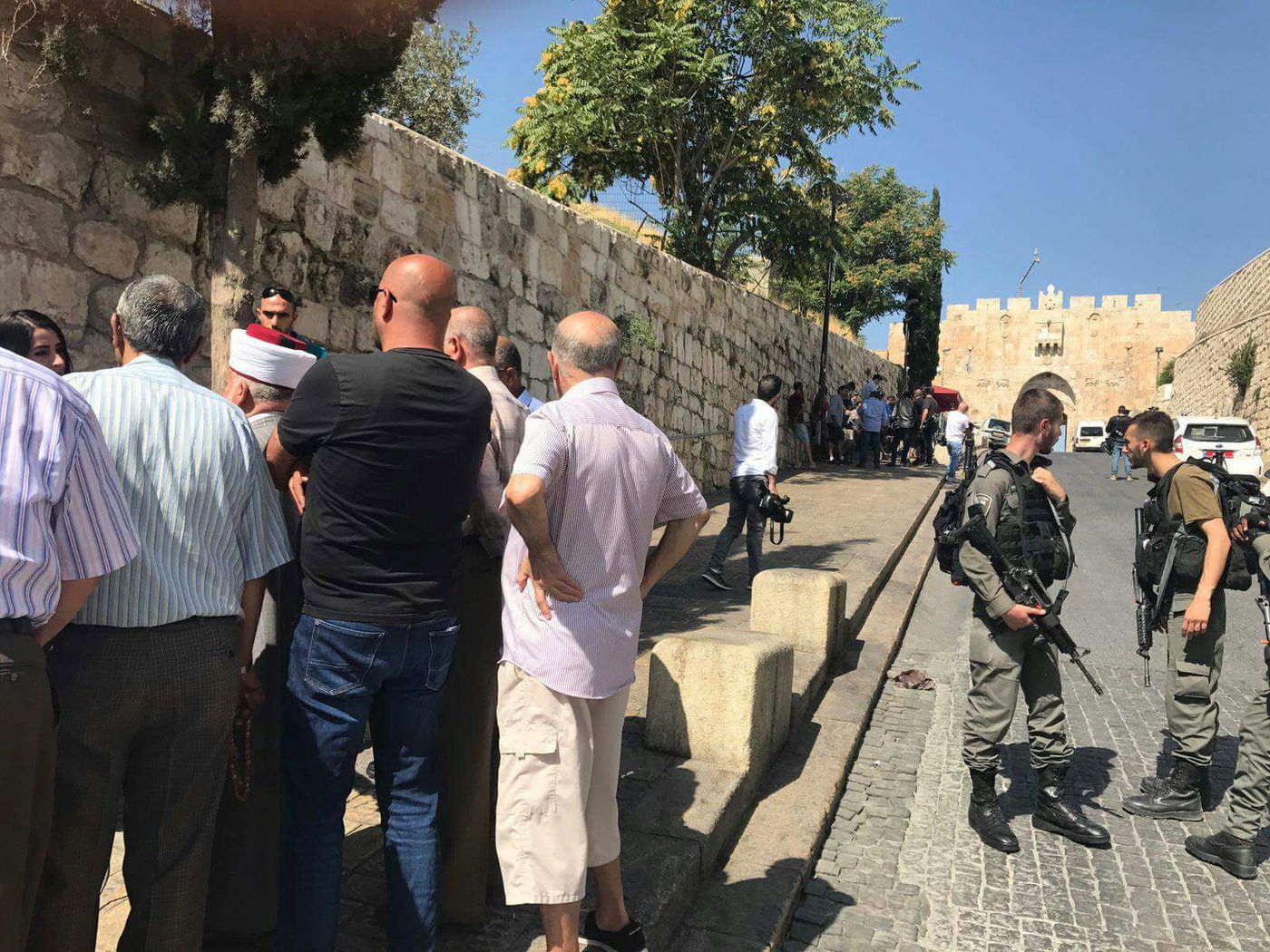 הר הבית סגור, המופתי מבקש להיכנס ומסורב