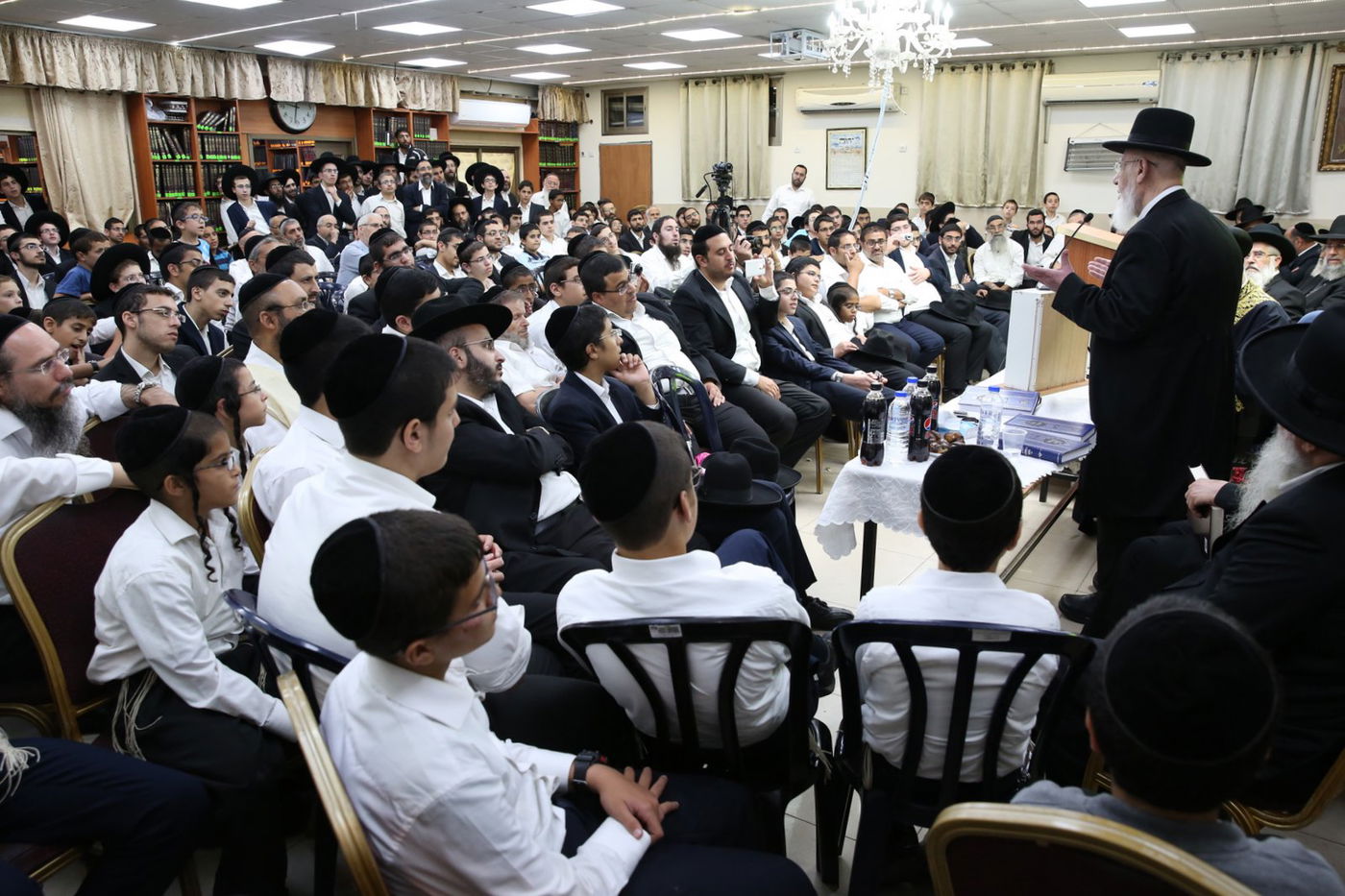 נשיא המועצת נושא דברים במעמד