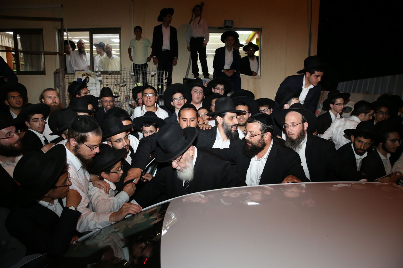 ספריו של המקובל חכם מנצור בן שמעון זצוק"ל הושקו מחדש. צפו