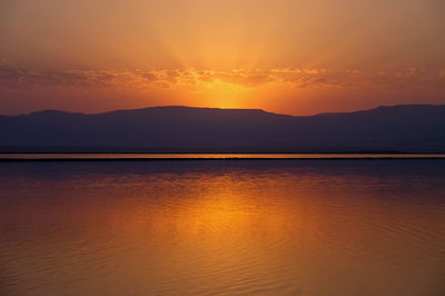 זריחה בים המלח