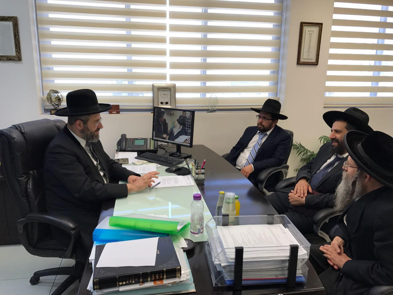 רבני 'טהרת הבית' בלשכת הרב הראשי.