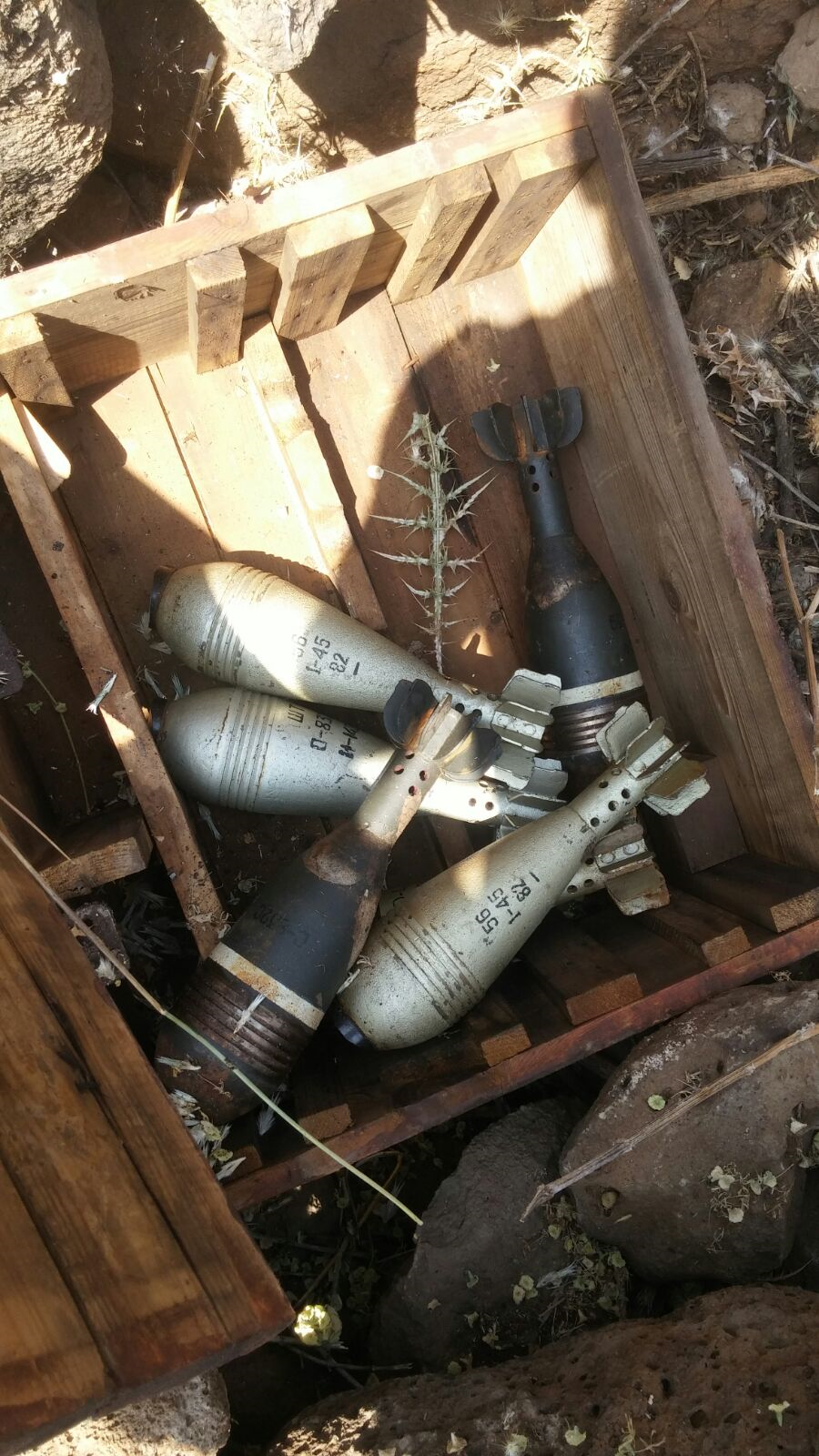 השלל המשטרתי: עשרות רובים, אקדחים, טיל לאו ו.... פגזים