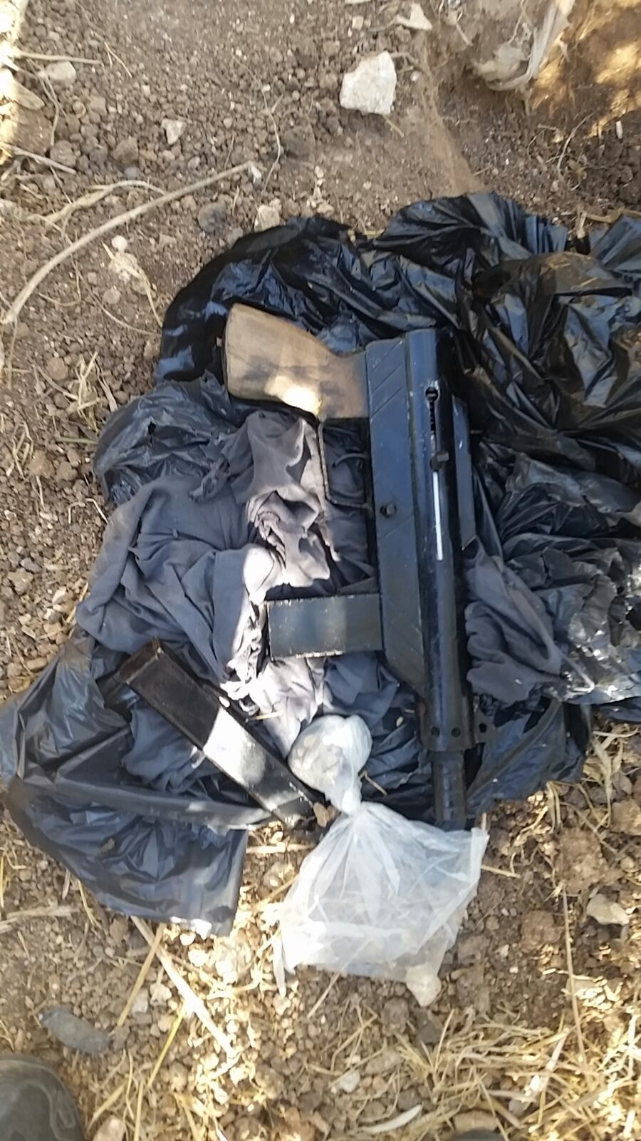 השלל המשטרתי: עשרות רובים, אקדחים, טיל לאו ו.... פגזים