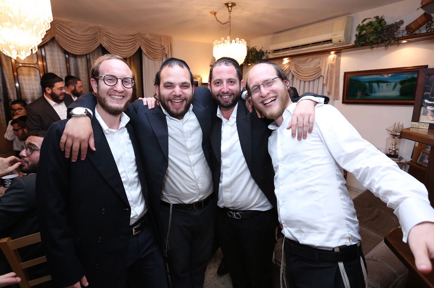 מזל טוב: מוישי ביכלר התארס עם מרגלית שפריי