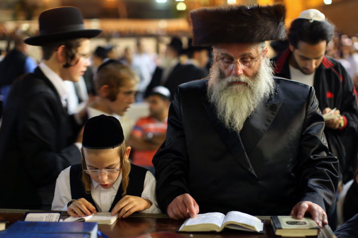 ילד בהתרת נדרים בכותל