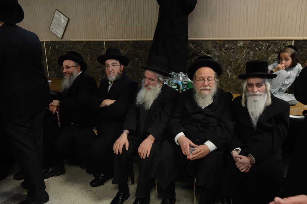 תיעוד: מסע הלווית האדמו"ר מזוועהיל-צאנז זצ"ל בניו ג'רזי