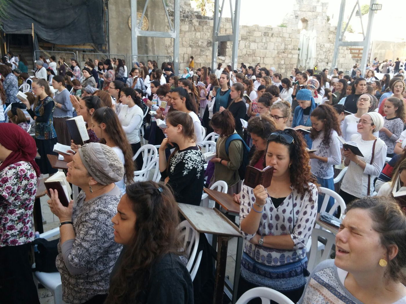 אלפים בכותל המערבי: להצלחת עם ישראל ושמירת קדושת הכותל