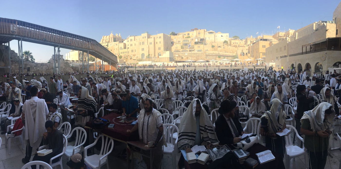 אלפים בכותל המערבי: להצלחת עם ישראל ושמירת קדושת הכותל