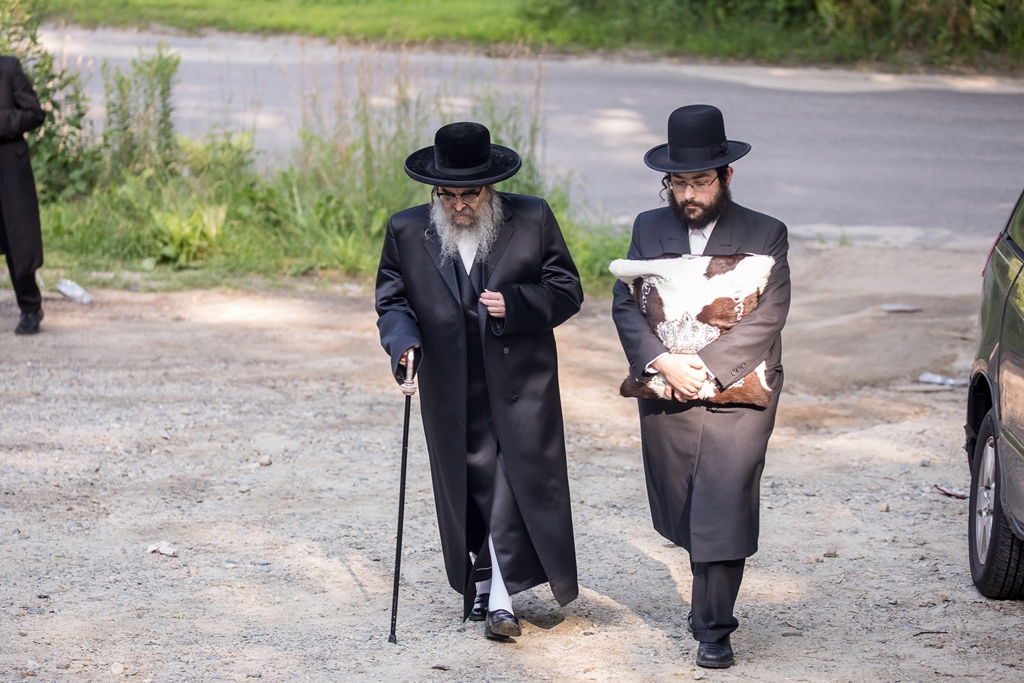 הקושיא והטיול: הצצה לנופש האדמו"ר מסאטמר • צפו