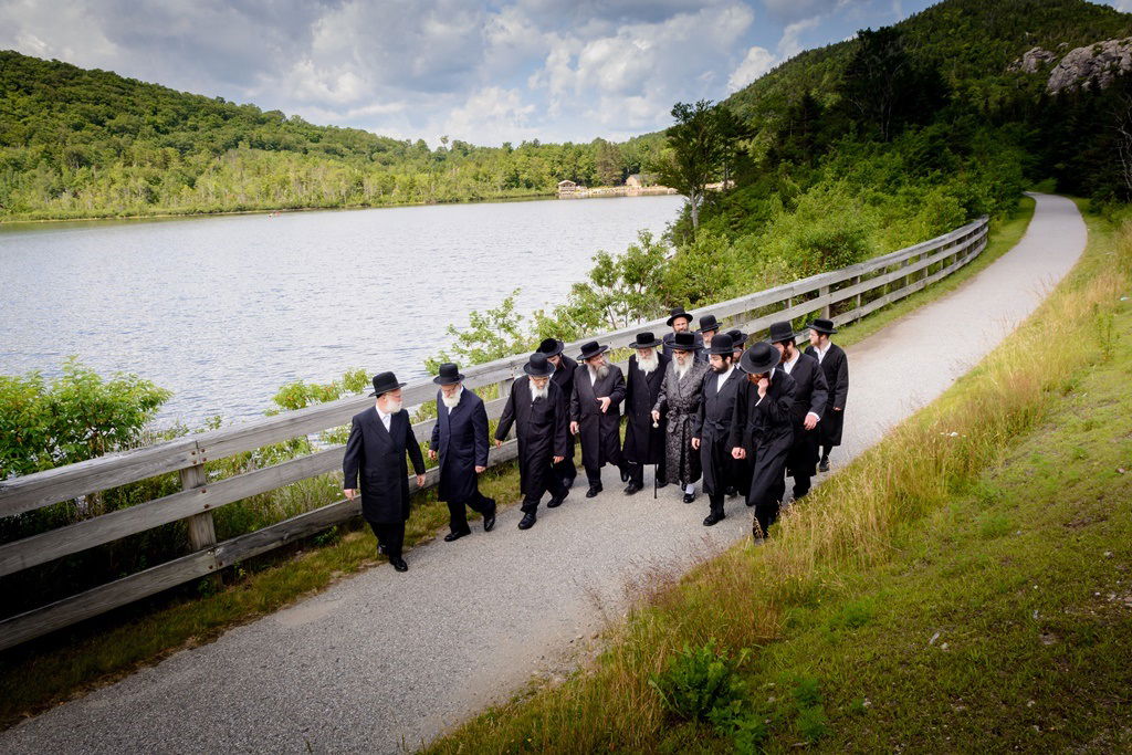 הקושיא והטיול: הצצה לנופש האדמו"ר מסאטמר • צפו