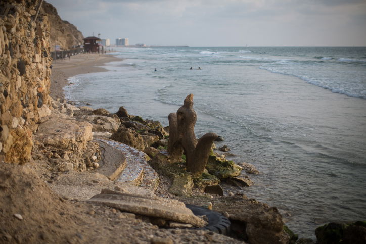 חוף הים בהרצליה, אתמול