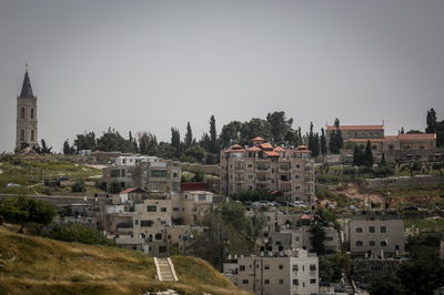 שכונת א-טור שם על פי המסורת היה "טור מלכא"