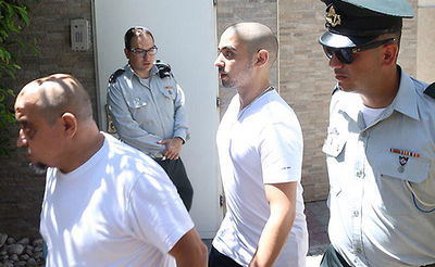 אזריה מגיע לבית הדין, היום