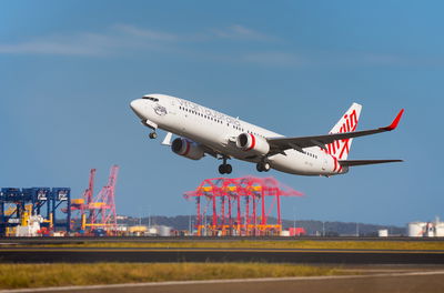 מטוס אוסטרלי נוחת בסידני