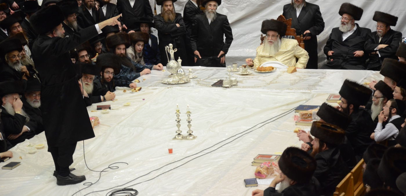 הנגיד שנפטר וחפצי האמנות הקדושים. צפו