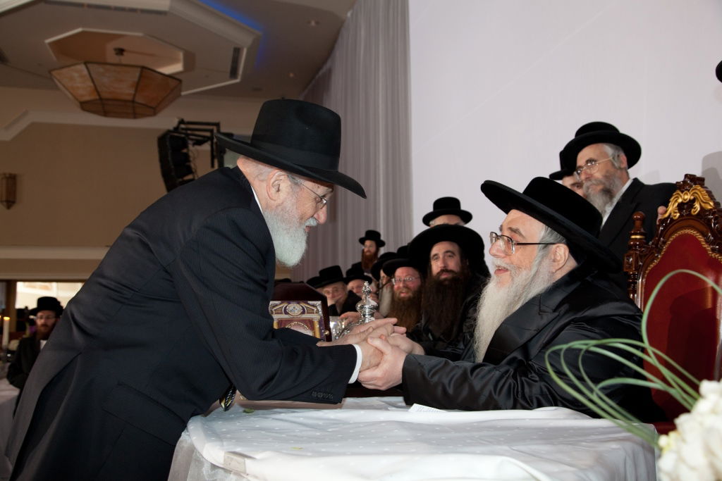 הנגיד שנפטר וחפצי האמנות הקדושים. צפו