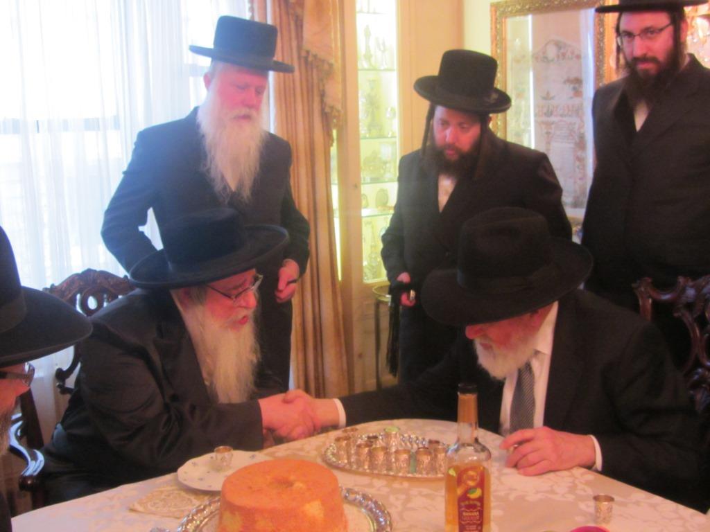 הנגיד שנפטר וחפצי האמנות הקדושים. צפו