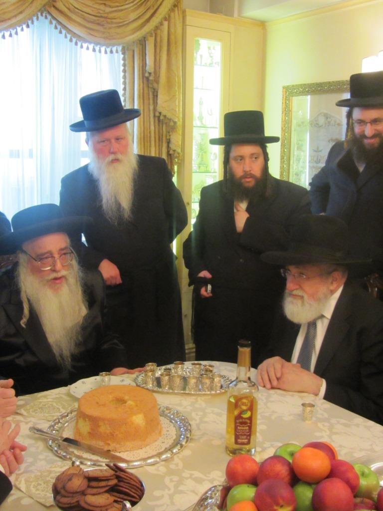 הנגיד שנפטר וחפצי האמנות הקדושים. צפו