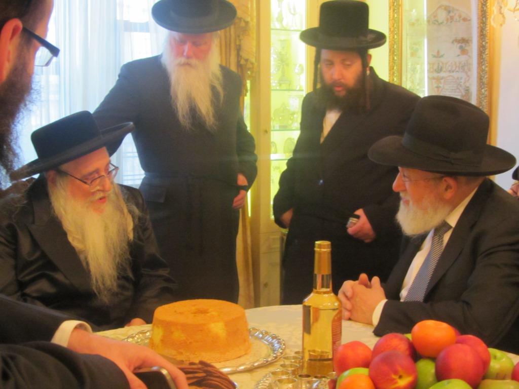 הנגיד שנפטר וחפצי האמנות הקדושים. צפו