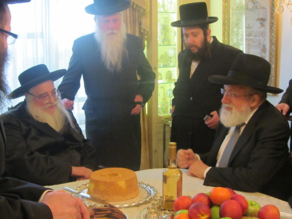 הנגיד שנפטר וחפצי האמנות הקדושים. צפו