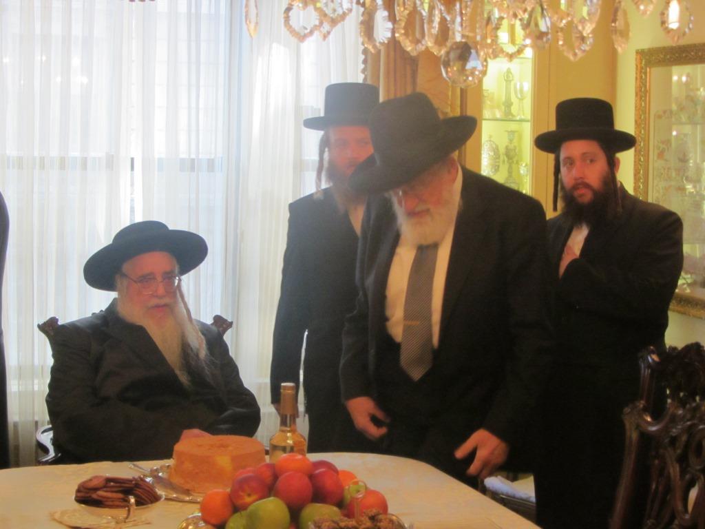 הנגיד שנפטר וחפצי האמנות הקדושים. צפו