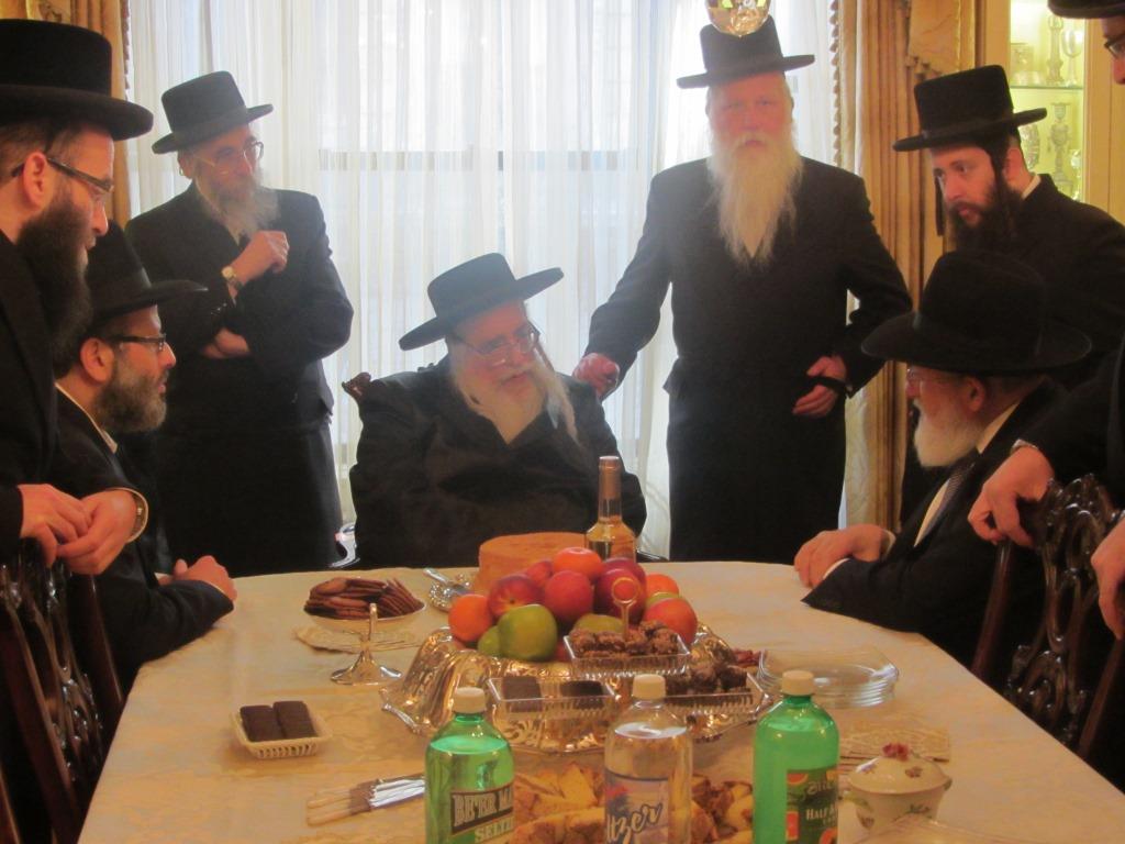 הנגיד שנפטר וחפצי האמנות הקדושים. צפו