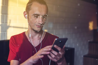 הדלפה טכנולוגית: האייפון החדש יזהה פנים