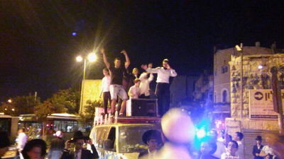 שריפה ב"שערי העיר": בר המצווה הופסקה ועברה לרחוב