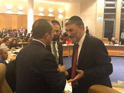 חיים כהן עם ברקת. ארכיון