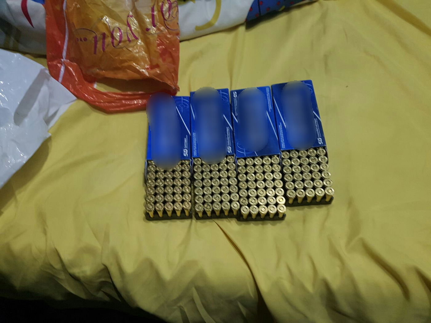 פלסטינית החביאה אקדח צמוד לבנה