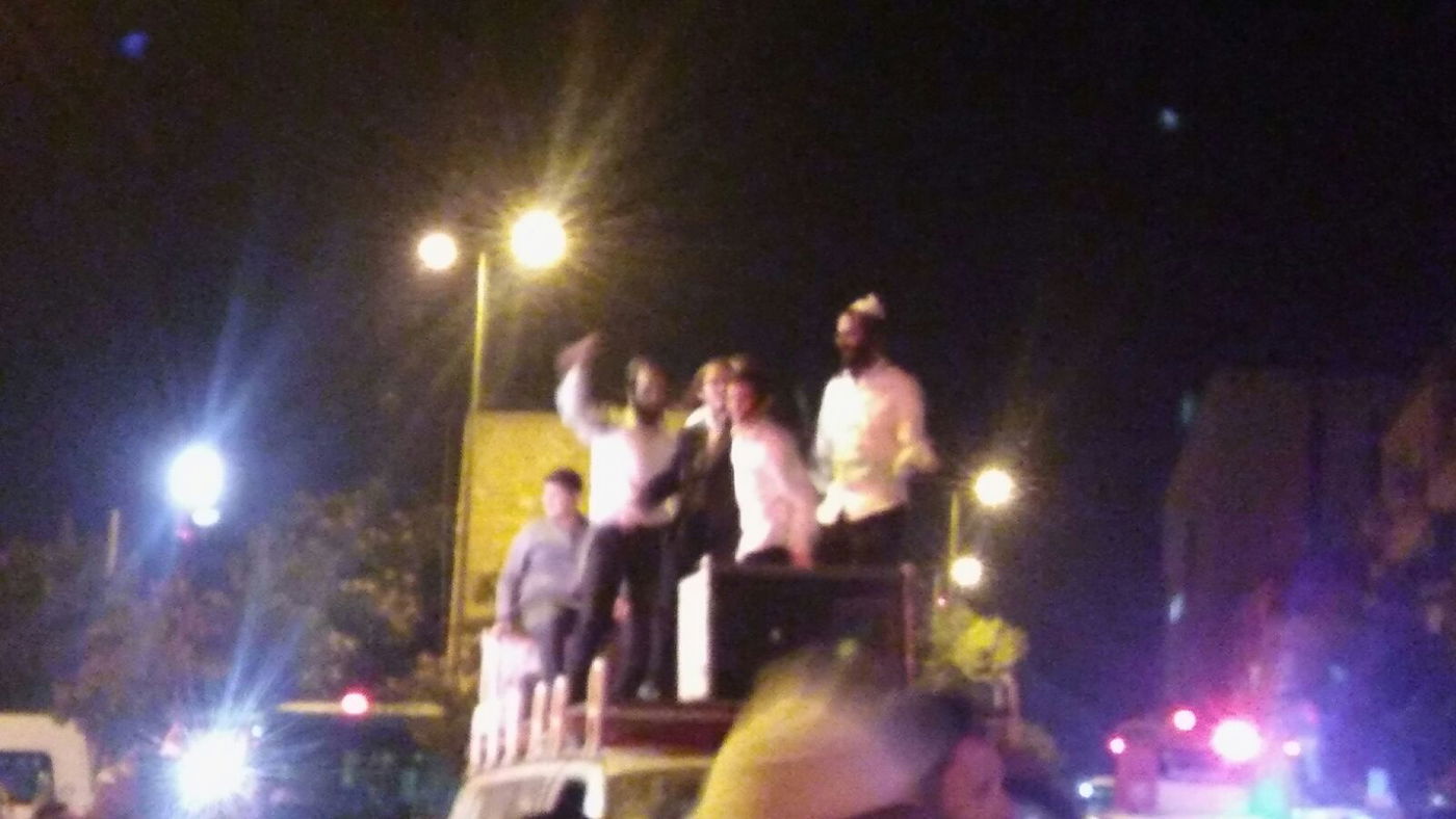 שריפה ב"שערי העיר": בר המצווה הופסקה ועברה לרחוב