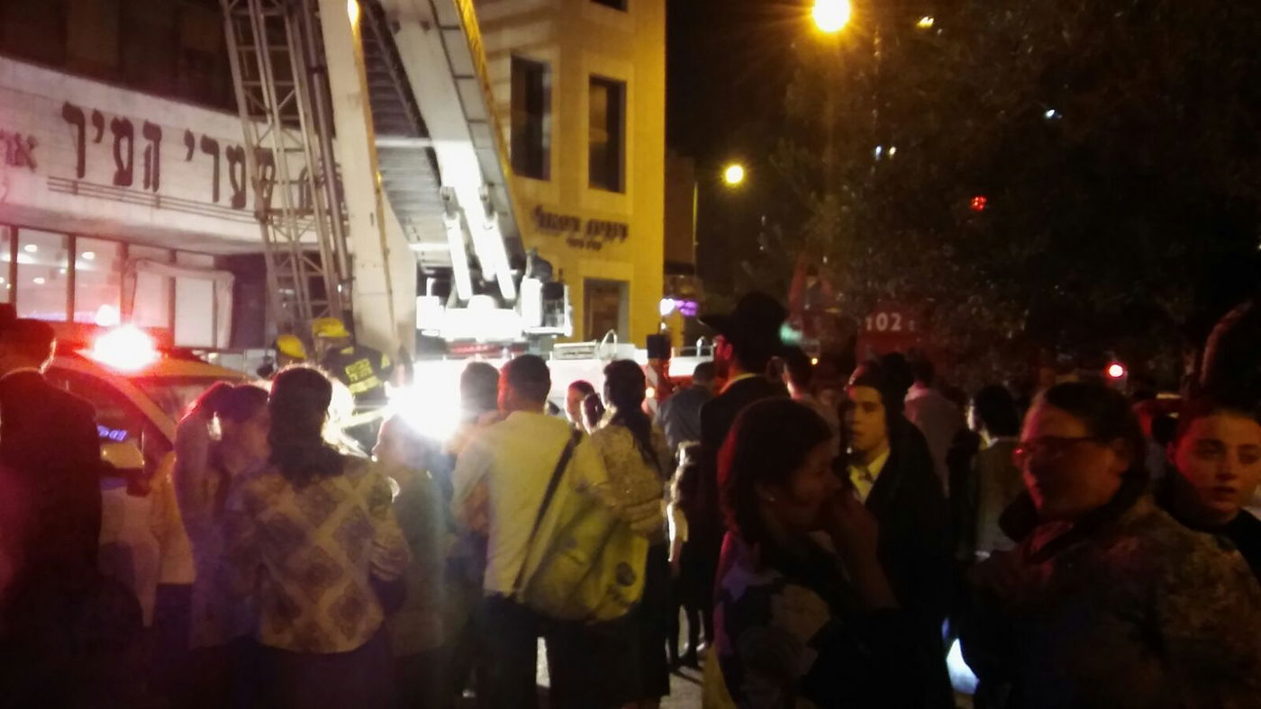 שריפה ב"שערי העיר": בר המצווה הופסקה ועברה לרחוב