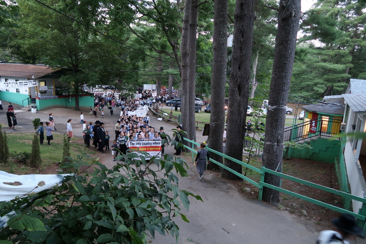 אלפי ילדי סאטמר זעקו: "מדינת ישראל - תתביישו לכם!"