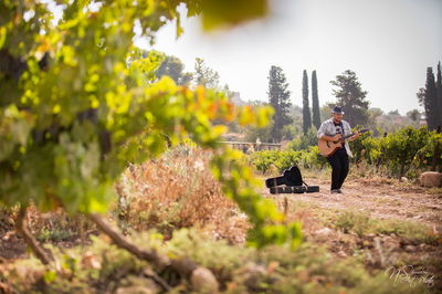 דניאל יהודה בסינגל בכורה - "שביל כפרי"