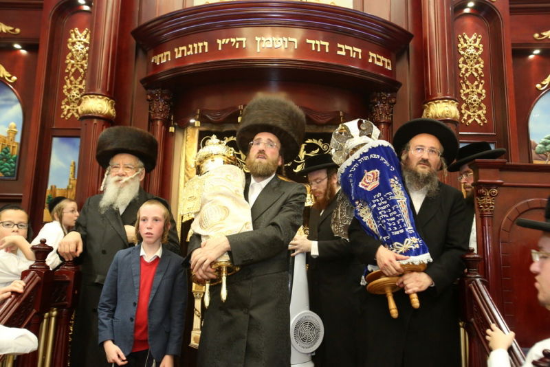 המתמידים חגגו בביתר עם ספר תורה מזהב • תיעוד ענק