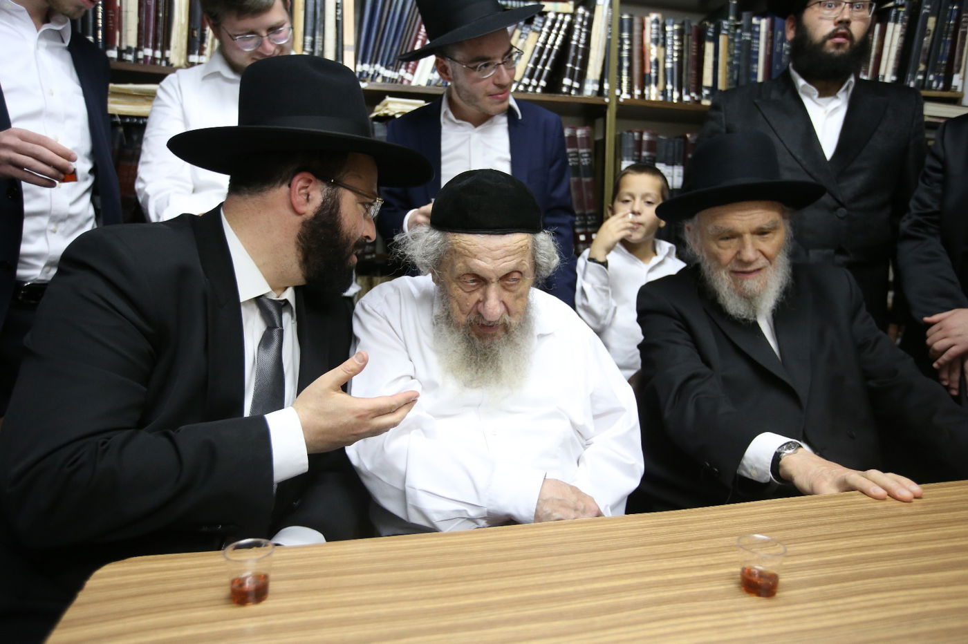 הגרמ"ה הירש, הגר"ד לנדו והרב אתרוג