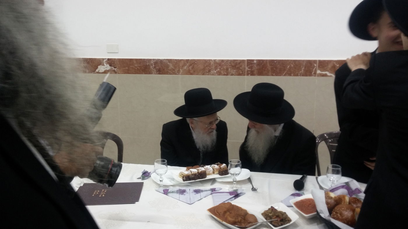 כשהרבנים אלישיב כיבדו את הרבנים כהנמן