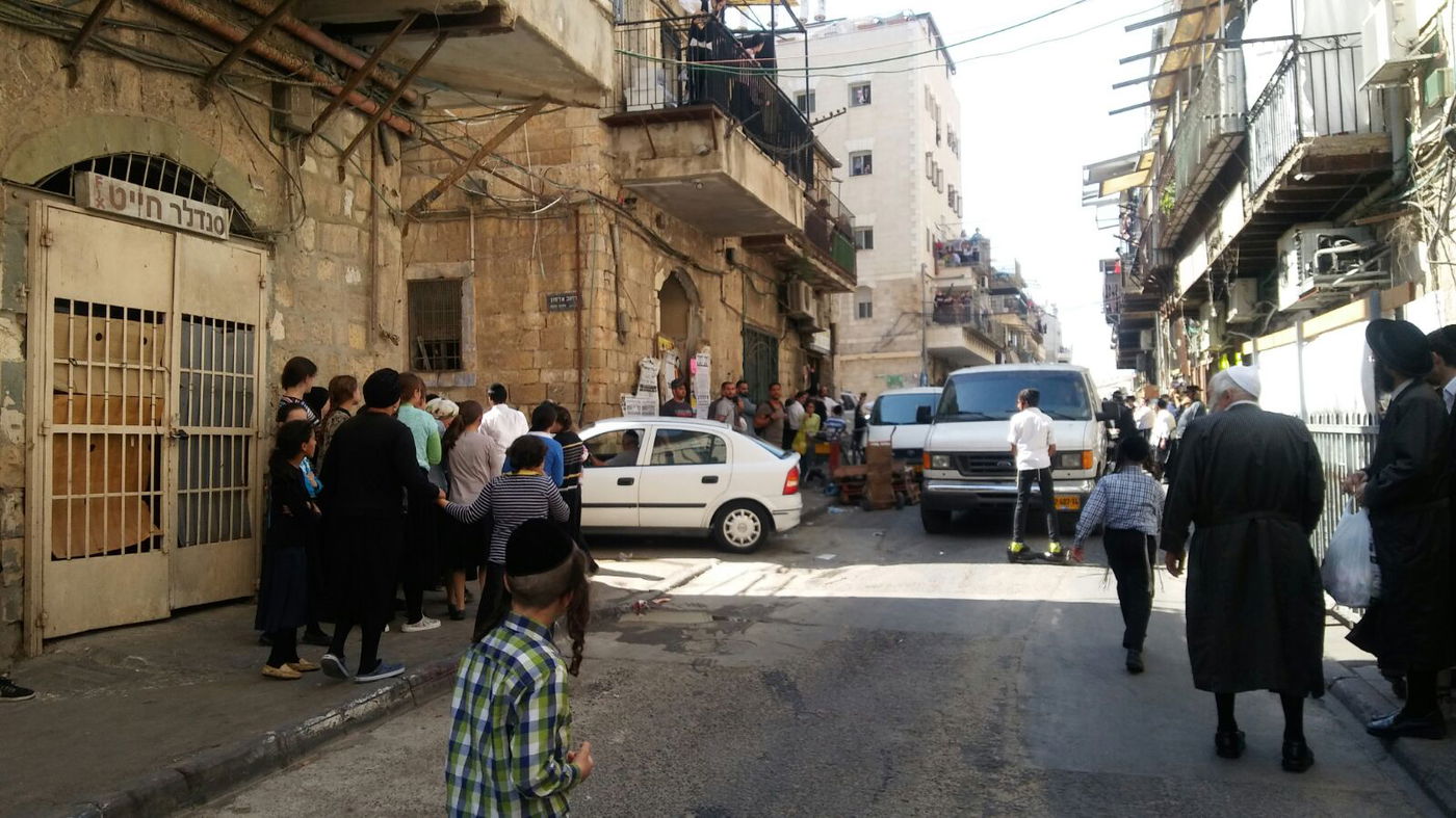 גם ילדות חטפו: עימותים אלימים בפשיטה של המשטרה