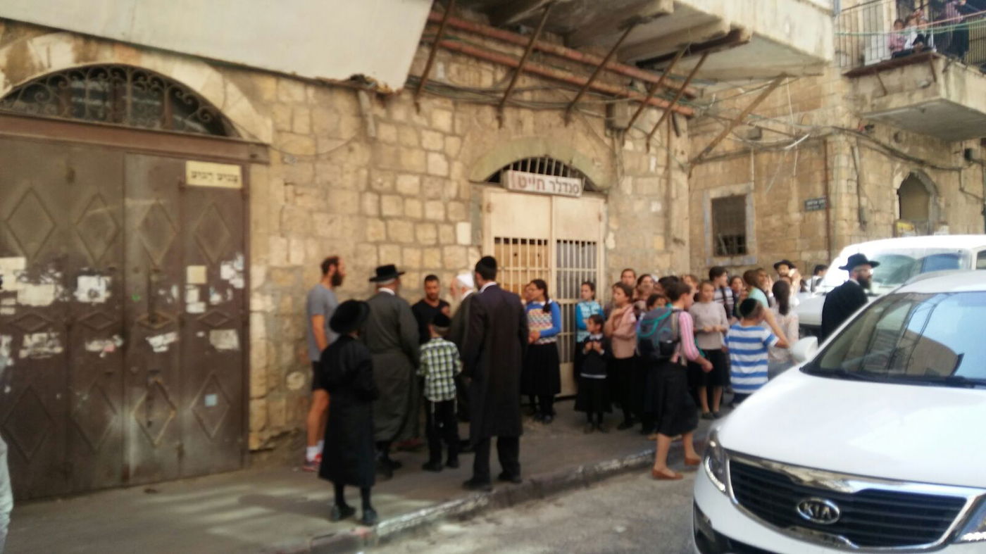 גם ילדות חטפו: עימותים אלימים בפשיטה של המשטרה