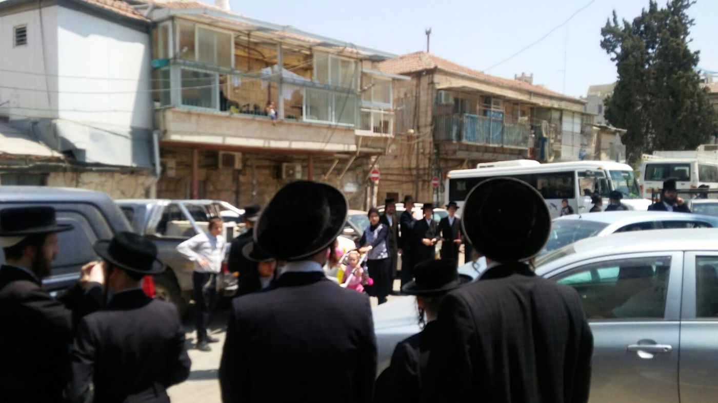 השר ליברמן הגיע לניחום אבלים ורכבו נסקל באבנים • תיעוד